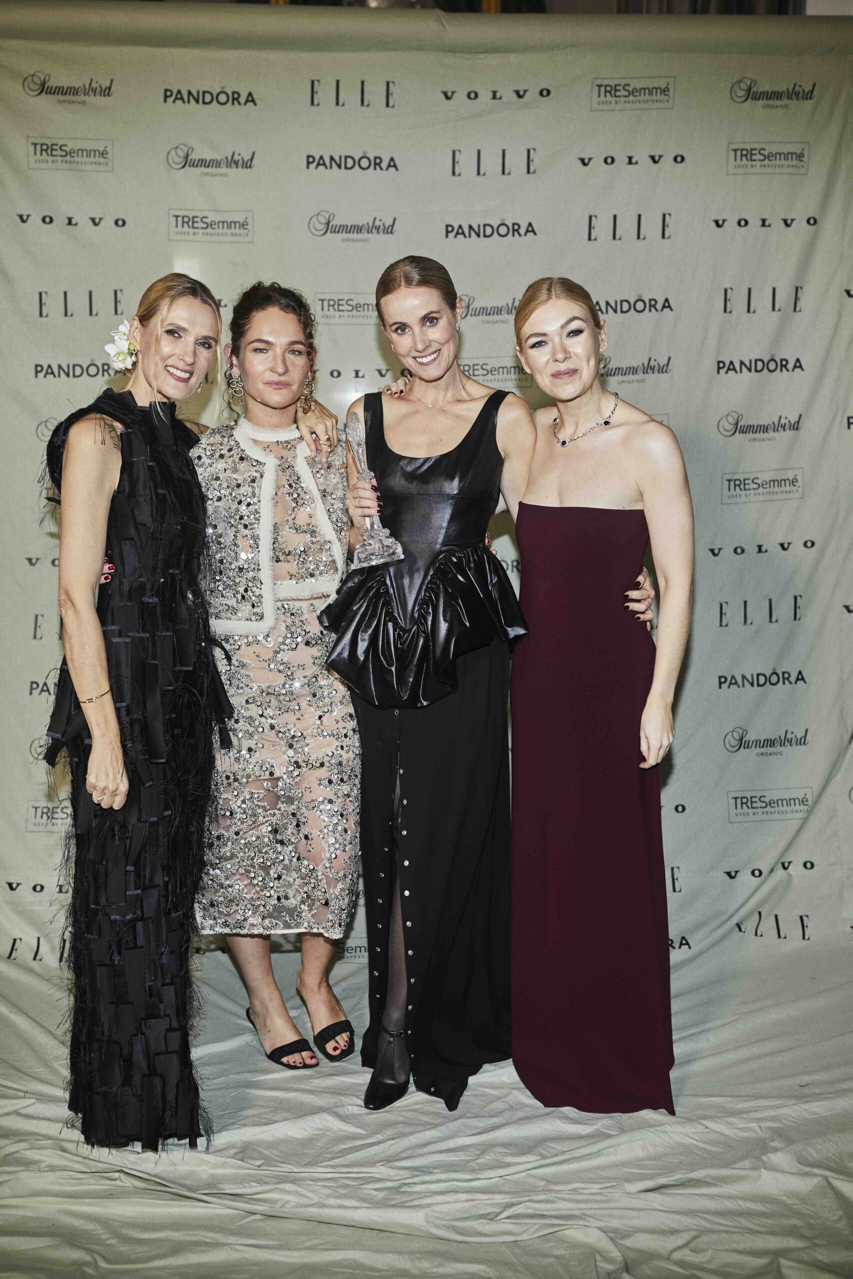 ELLE-prisen gik til CEO i Copenhagen Fashion Week, Cecilie Thorsmark, der her ses sammen med Cecilie Ingdal, Nikita Hoffmann og Josephine Aarkrogh.